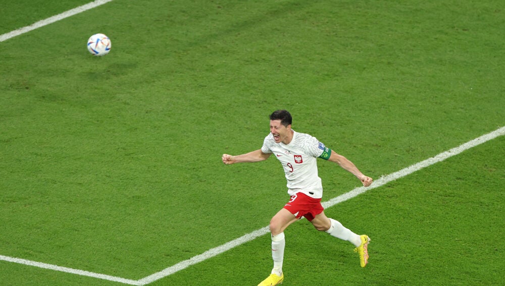 Lewandowski celebra su primer gol en los Mundiales