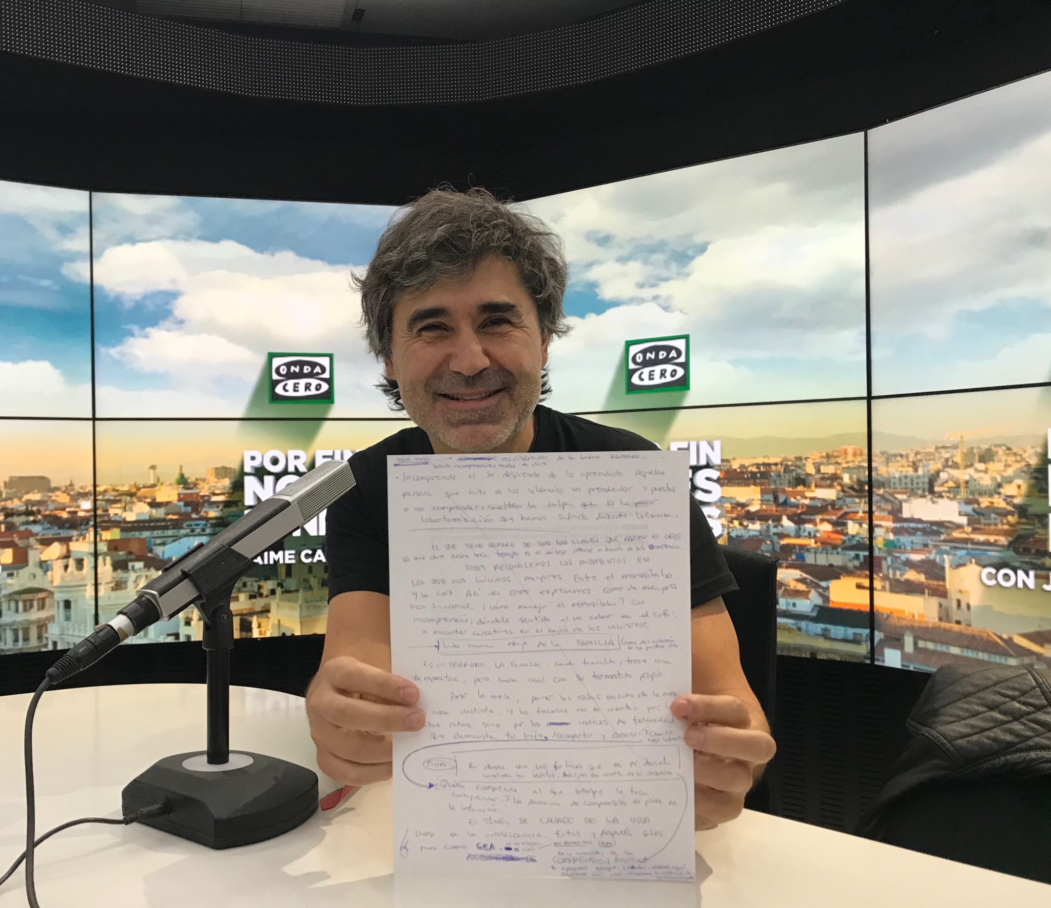 El garabato de Isabel Lobo a Pedro Simón: "El que abre el diálogo interior a través de sus ocurrencias" El garabato de Isabel Lobo a Pedro Simón: "El que abre el diálogo interior a través de sus ocurrencias"