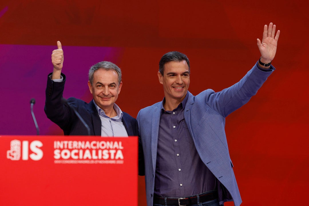 El presidente del Gobierno, Pedro Sánchez, junto al expresidente José Luis Rodríguez Zapatero El presidente del Gobierno, Pedro Sánchez, junto al expresidente José Luis Rodríguez Zapatero