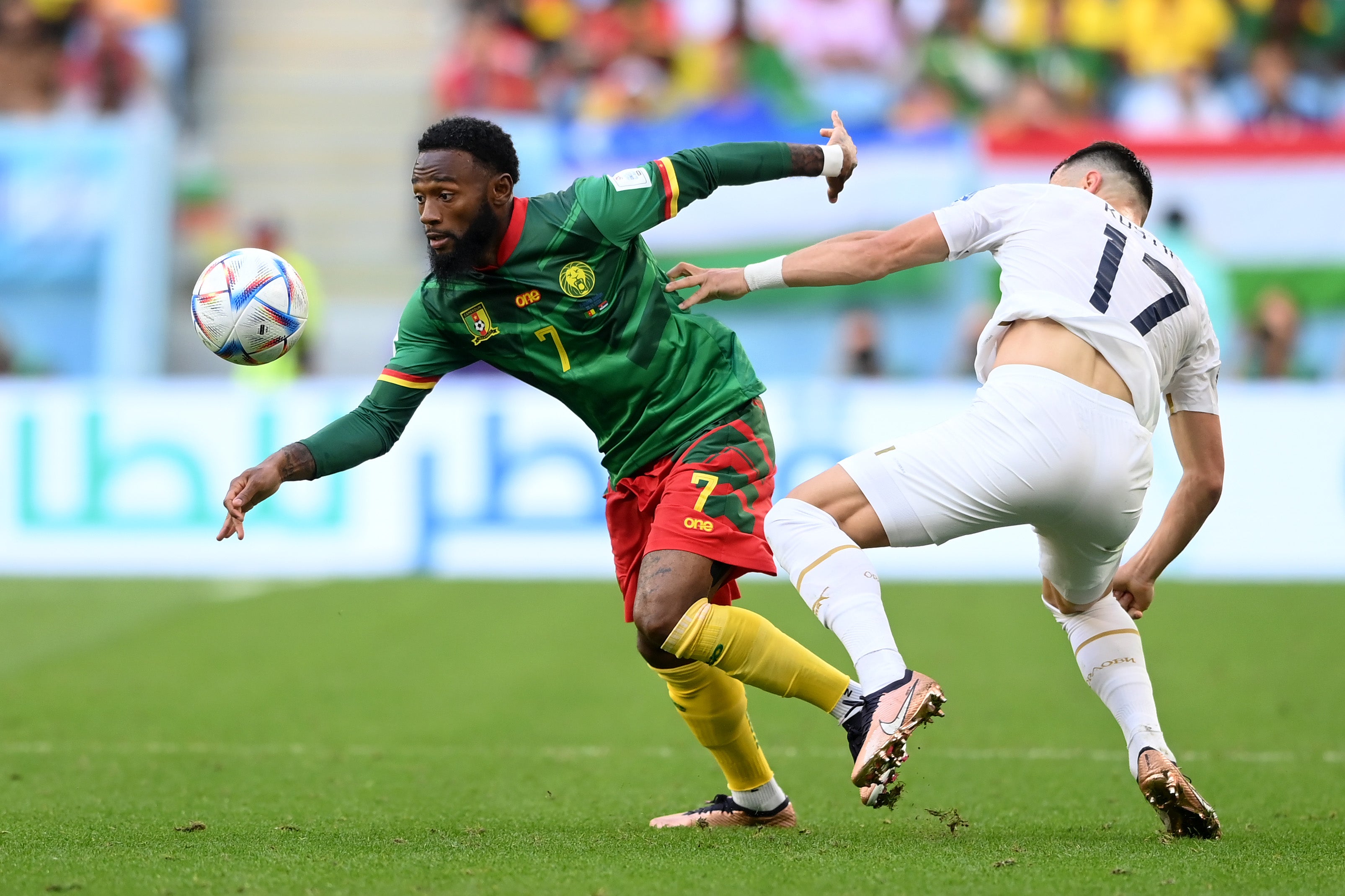 Camerún y Serbia empatan en un partido loco y siguen con vida en el Mundial Camerún y Serbia empatan en un partido loco y siguen con vida en el Mundial