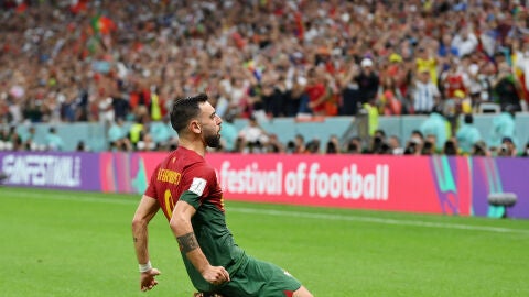 Bruno Fernandes celebra uno de sus goles ante Uruguay