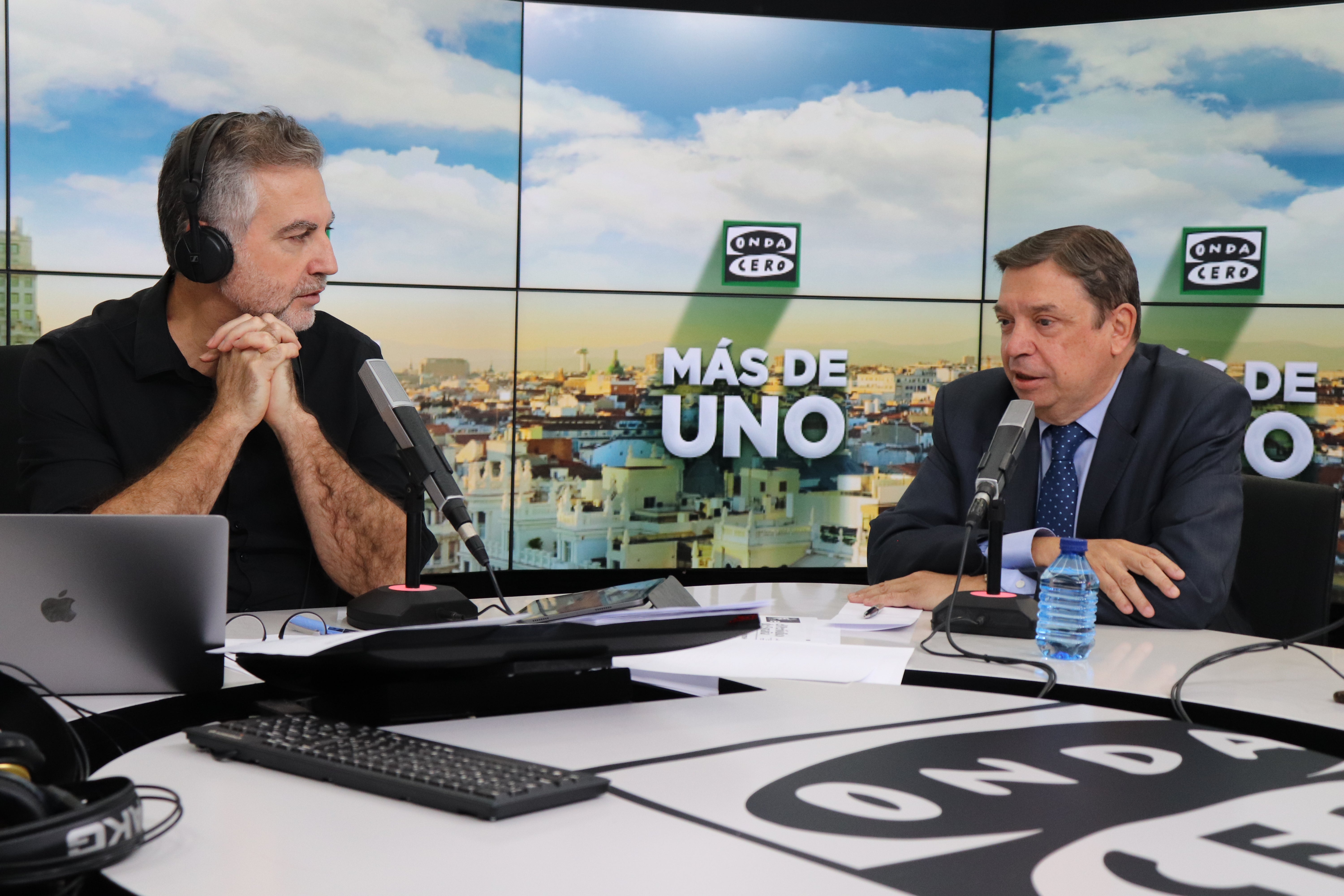 Vídeo | Entrevista de Carlos Alsina al ministro de Agricultura, Luis Planas Vídeo | Entrevista de Carlos Alsina al ministro de Agricultura, Luis Planas