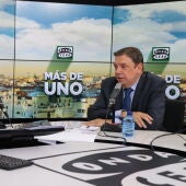 Luis Planas, ministro de Agricultura, con Carlos Alsina en 'Más de uno'