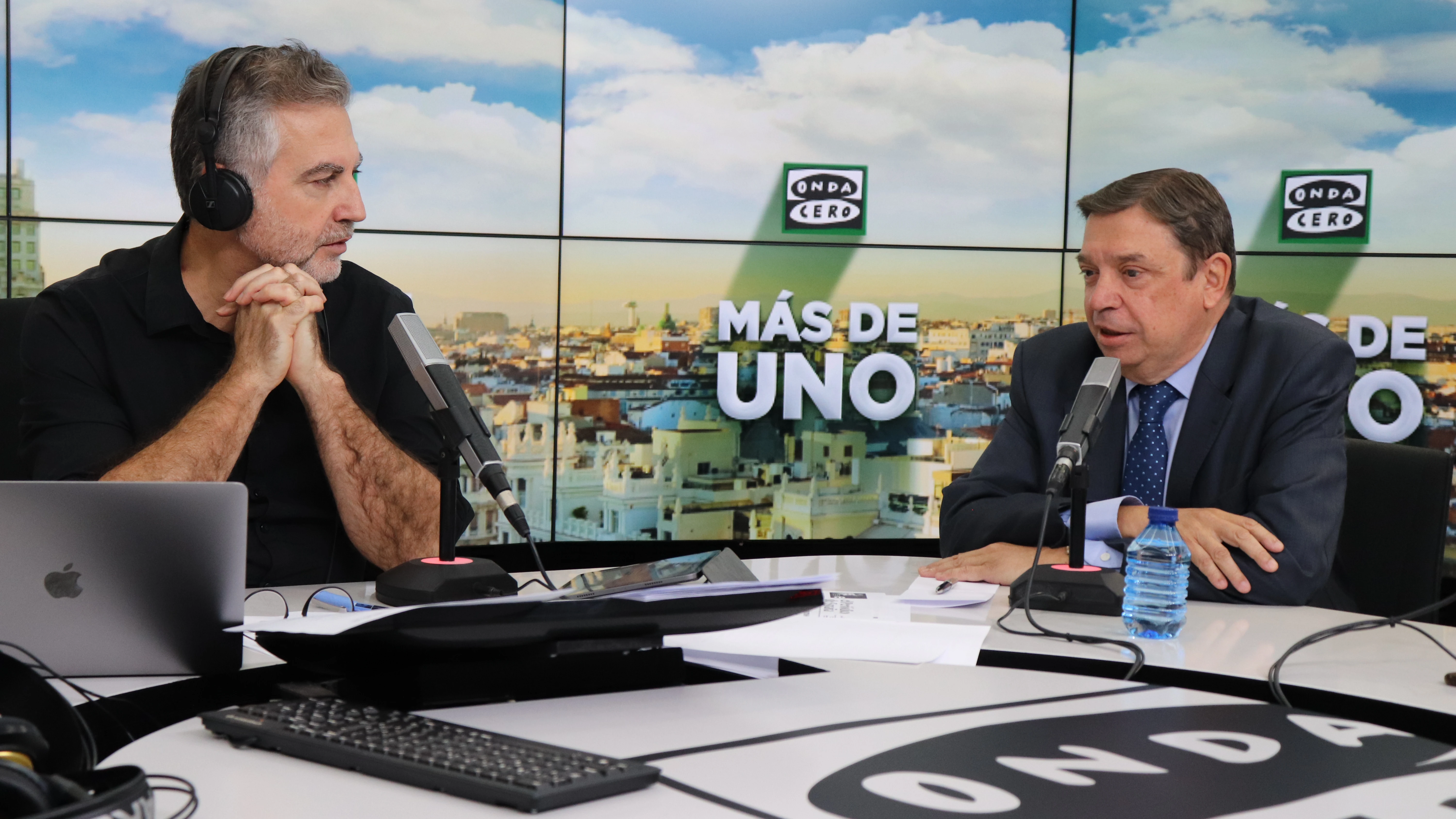 Luis Planas, ministro de Agricultura, con Carlos Alsina en 'M&aacute;s de uno'