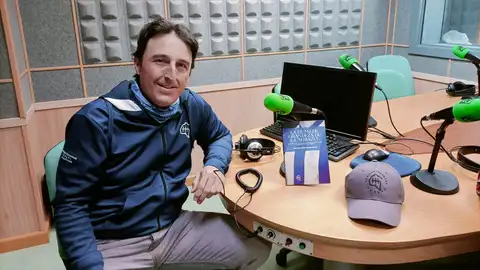 Eduardo Javier Calero es el autor de 'La humilde grandeza de la albiazul', de editorial Pábilo. Eduardo Javier Calero es el autor de 'La humilde grandeza de la albiazul', de editorial Pábilo.
