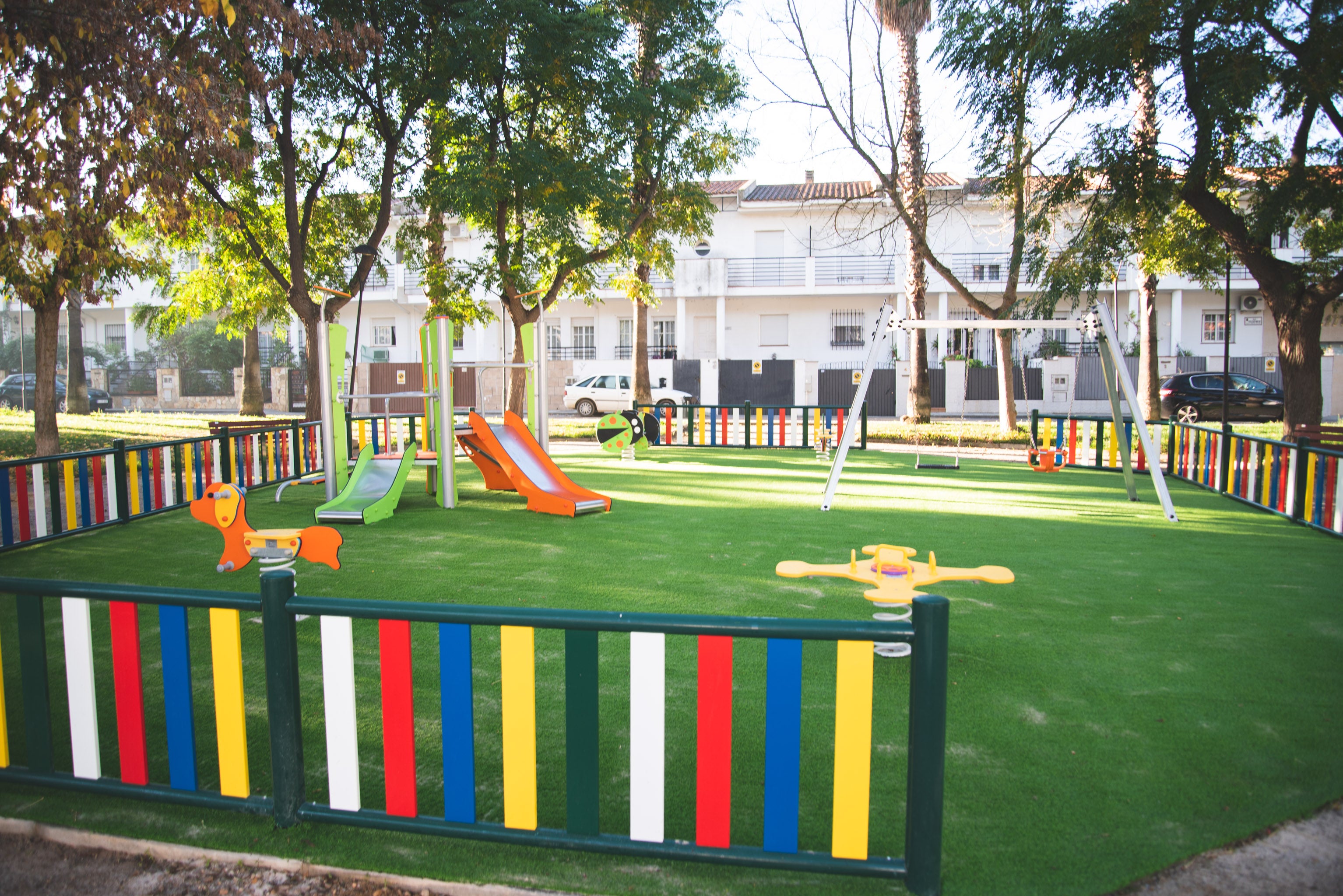 Los vecinos de las barriadas de San Agustín y Cruzcampo ya pueden disfrutar de nuevos parques infantiles Los vecinos de las barriadas de San Agustín y Cruzcampo ya pueden disfrutar de nuevos parques infantiles