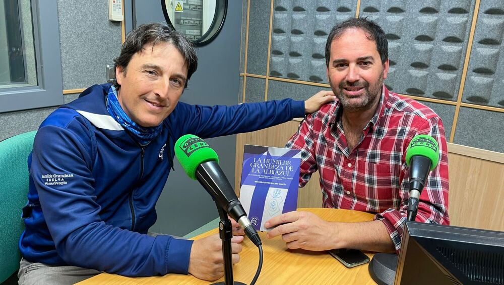 El libro hace un repaso histórico del Recreativo, a través de las camisetas que han lucido sus jugadores desde la fundación del club en 1889.