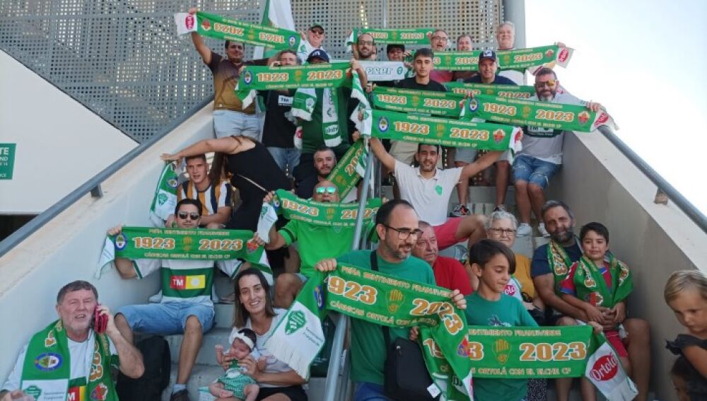 Optimismo en la entrada del Martínez Valero previo al primer partido de liga