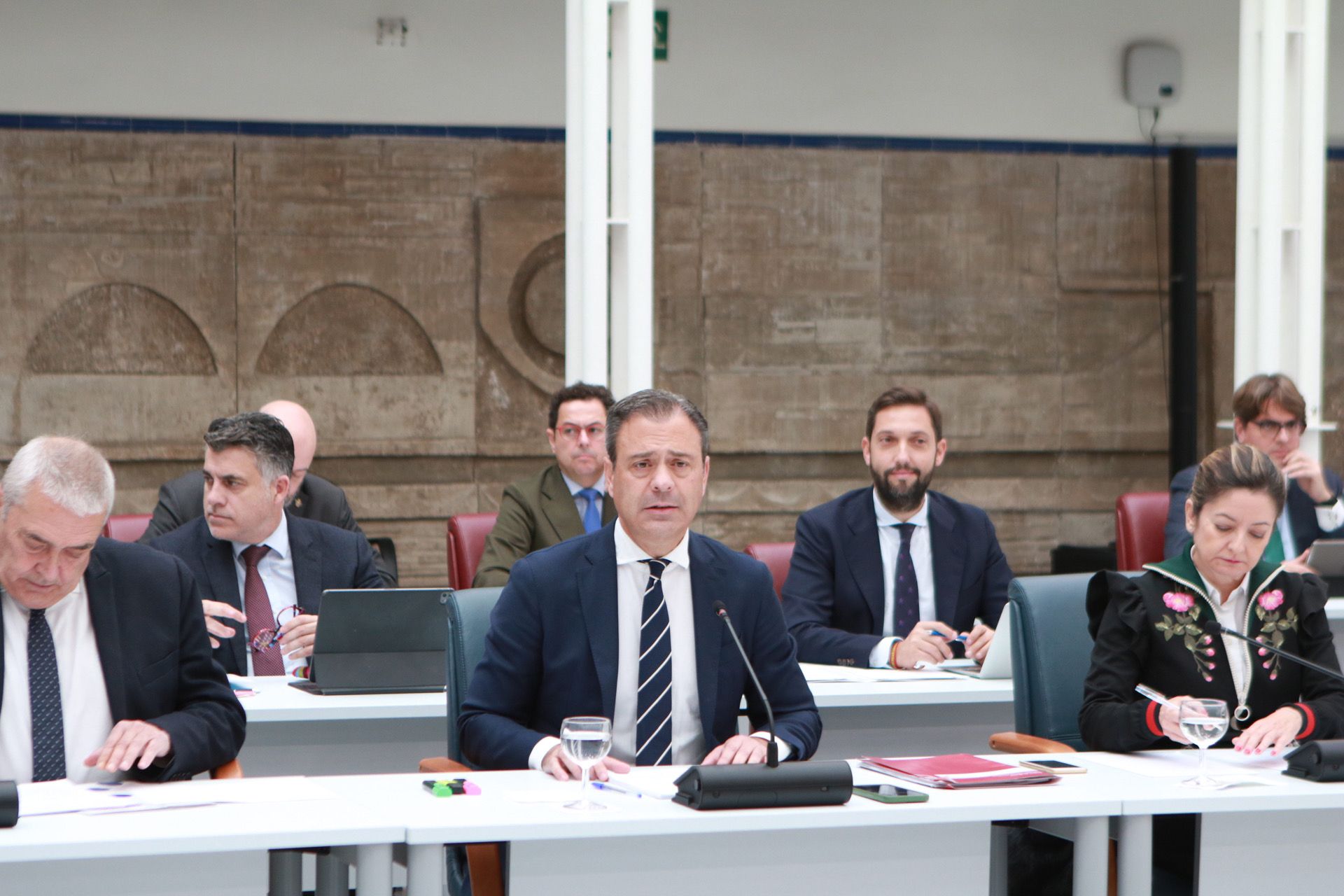 El Gobierno murciano apuesta por aumentar las conexiones del aeropuerto y por la mejora de las infraestructuras turísticas El Gobierno murciano apuesta por aumentar las conexiones del aeropuerto y por la mejora de las infraestructuras turísticas