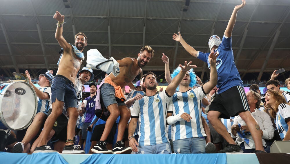 Aficionados de Argentina antes del partido contra Polonia
