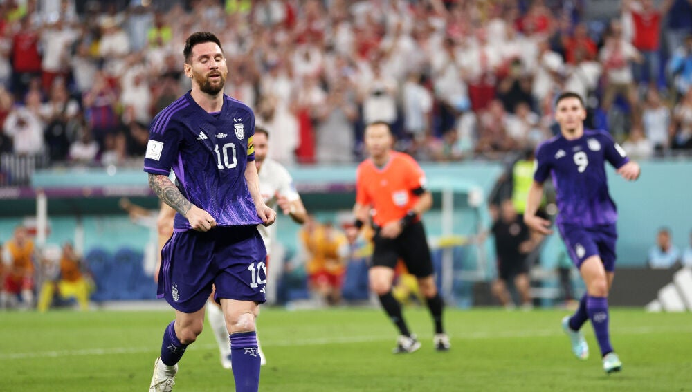 Messi tras fallar un penalti ante Polonia
