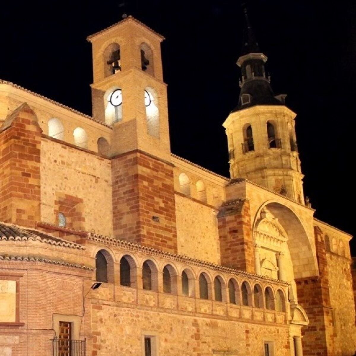 La Iglesia de Santa Catalina de La Solana se verá bajo una nueva luz | Onda  Cero Radio