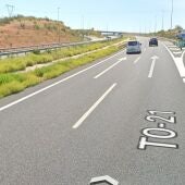 El vuelco de un camión de reciclaje en Toledo provoca el corte de la autovía TO-21 en sentido Ávila