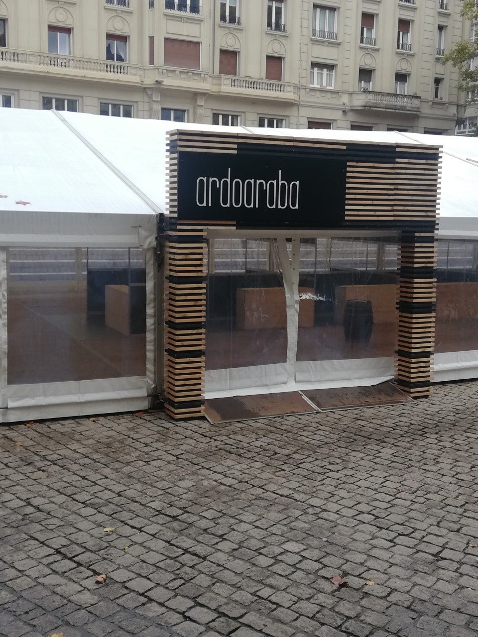 La subida de precios y una nueva carpa marcan el retorno de ARDOARABA a Gasteiz hasta el 7 de diciembre La subida de precios y una nueva carpa marcan el retorno de ARDOARABA a Gasteiz hasta el 7 de diciembre