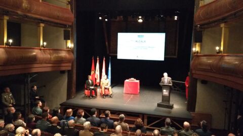 El General Amador Ense&ntilde;at y Berea recoge el Premio Ciudad de Alcal&aacute; en la categor&iacute;a Ciudad Patrimonio Mundial al ej&eacute;rcito de Tierra