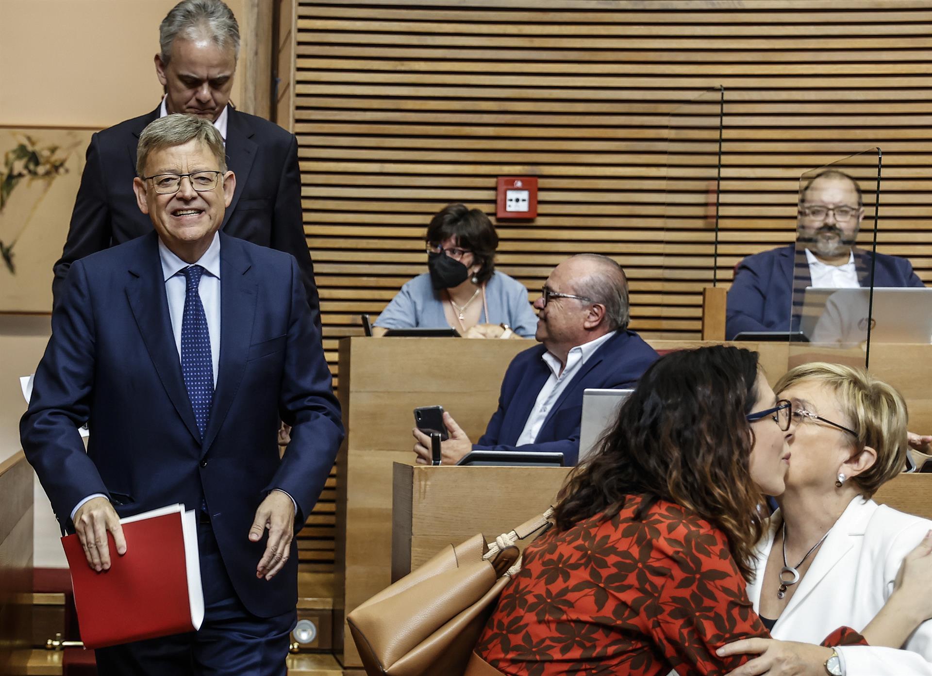 El Botànic llega a un acuerdo para crear la agencia de energía pero mantiene sus diferencias en el impuesto de sucesiones El Botànic llega a un acuerdo para crear la agencia de energía pero mantiene sus diferencias en el impuesto de sucesiones