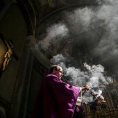 Imagen de archivo de un sacerdote | Getty Images