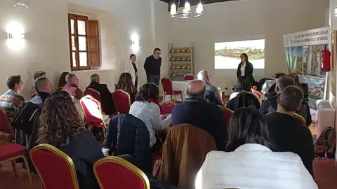 La Diputación de Cáceres presenta a agencias de viajes un catálogo con más de 80 experiencias en Ambroz-Cáparra La Diputación de Cáceres presenta a agencias de viajes un catálogo con más de 80 experiencias en Ambroz-Cáparra