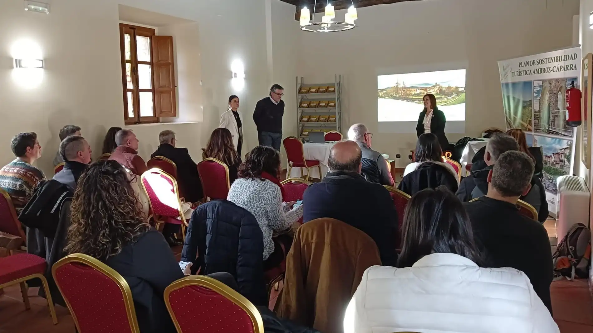 La Diputación de Cáceres presenta a agencias de viajes un catálogo con más de 80 experiencias en Ambroz-Cáparra La Diputación de Cáceres presenta a agencias de viajes un catálogo con más de 80 experiencias en Ambroz-Cáparra