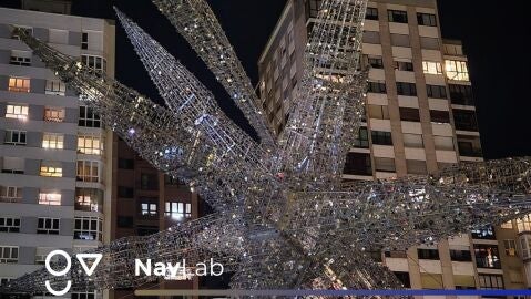 Gij&oacute;n instala la estrella navide&ntilde;a m&aacute;s grande de Espa&ntilde;a 