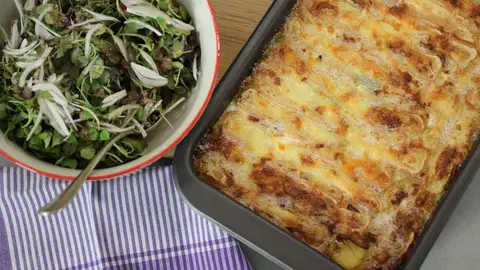 Receta de Robin Food para preparar un gratín maño Gratín maño “megaengordante” o tartiflette “zaragozana”, receta de Robin Food | Foto: Robin Food