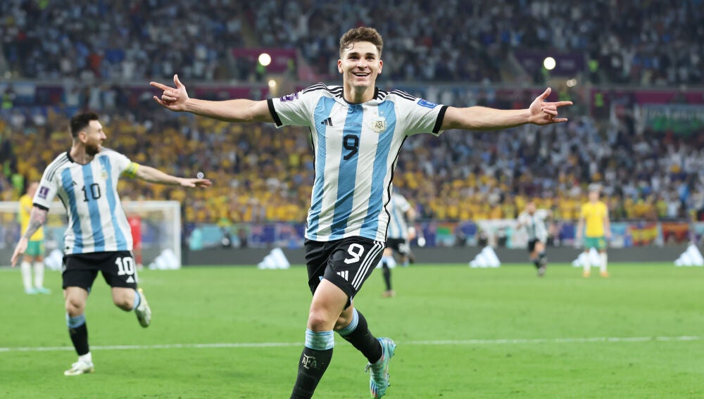 Julián Álvarez celebra su gol a Australia