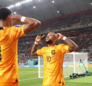 Gakpo y Memphis celebran un gol a Estados Unidos Gakpo y Memphis celebran un gol a Estados Unidos