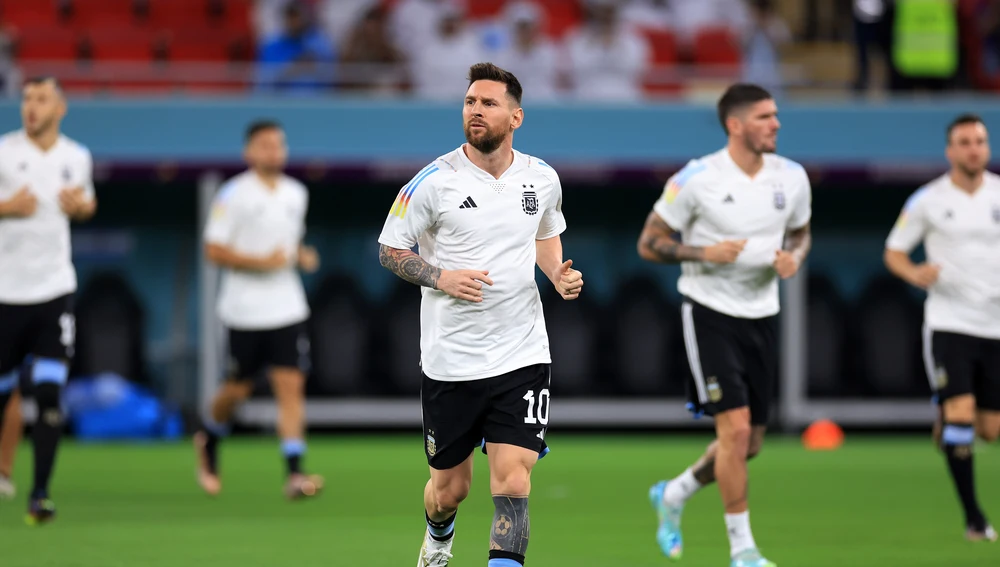 Messi durante un calentamiento en el Mundial de Qatar