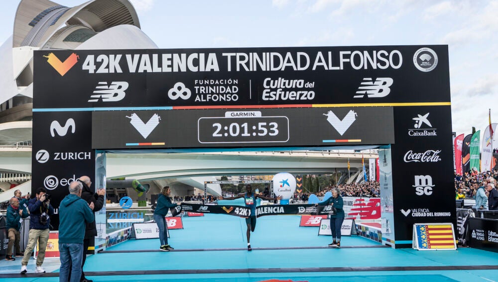 Kelvin Kiptum ganador de la edición 42 de Maratón Valencia
