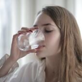 La ciencia desmonta el mito de tener que beber 2 litros de agua al día