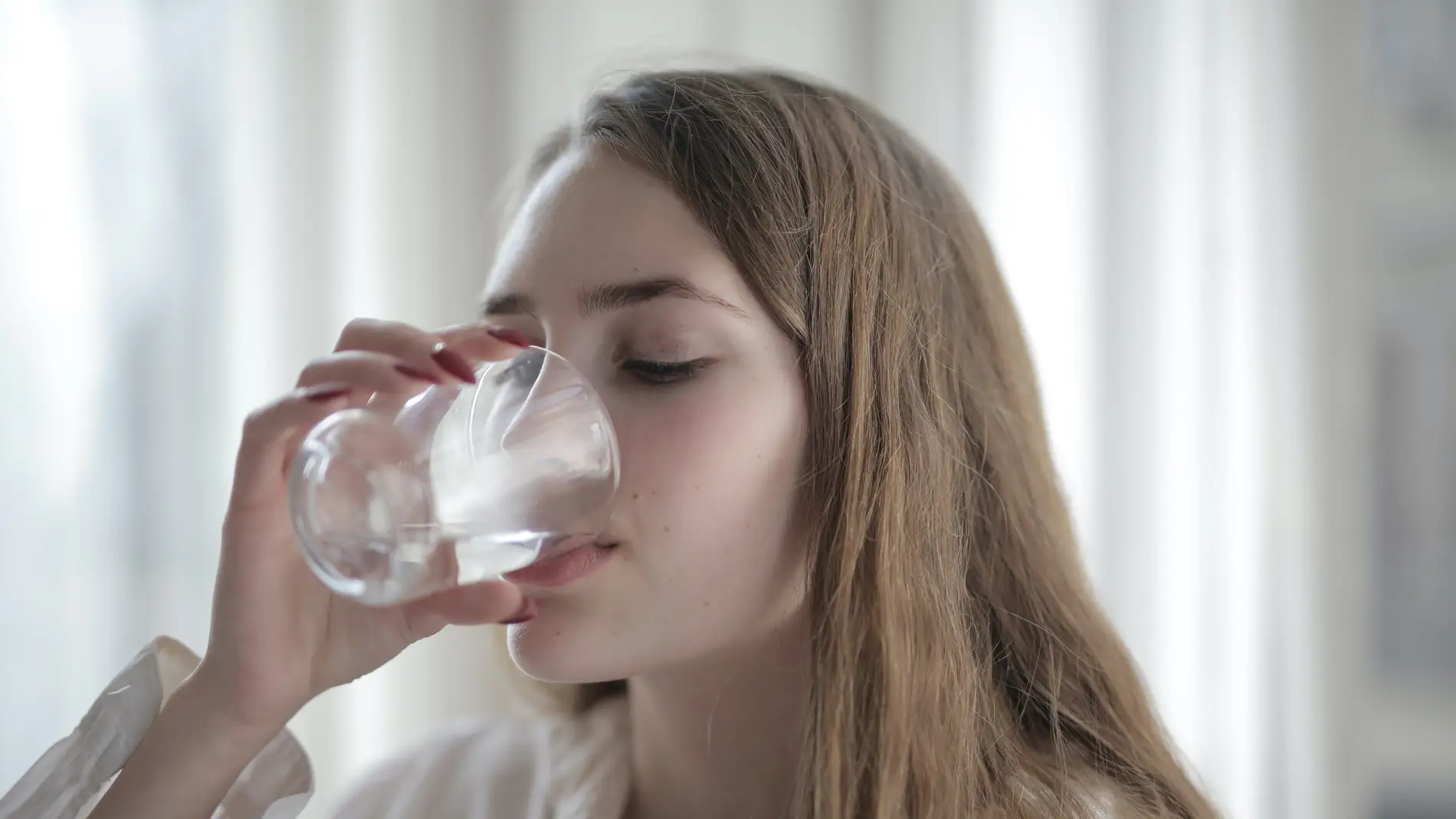 Inmersión hostilidad explosión La ciencia desmonta el mito de tener que beber 2 litros de agua al día |  Onda Cero Radio