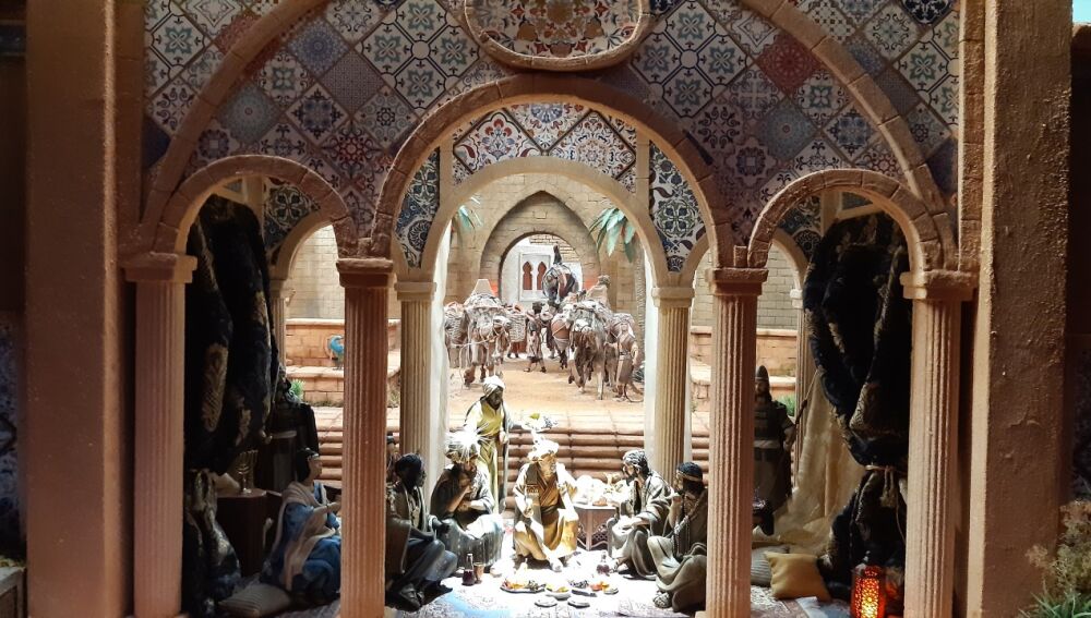 Novedad en el belén, los Reyes Magos con el rey Hedores