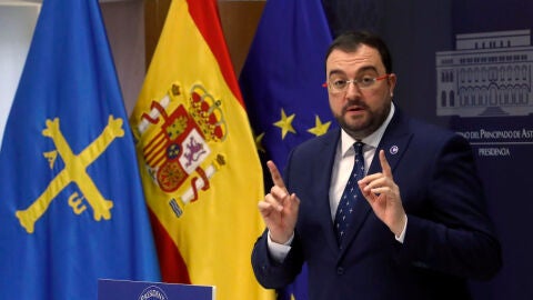Adri&aacute;n Barb&oacute;n durante la presentaci&oacute;n de las nuevas cuentas