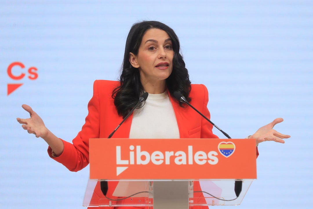 Inés Arrimadas presentará su candidatura a liderar Ciudadanos si Edmundo Bal no negocia una lista de unidad Inés Arrimadas presentará su candidatura a liderar Ciudadanos si Edmundo Bal no negocia una lista de unidad
