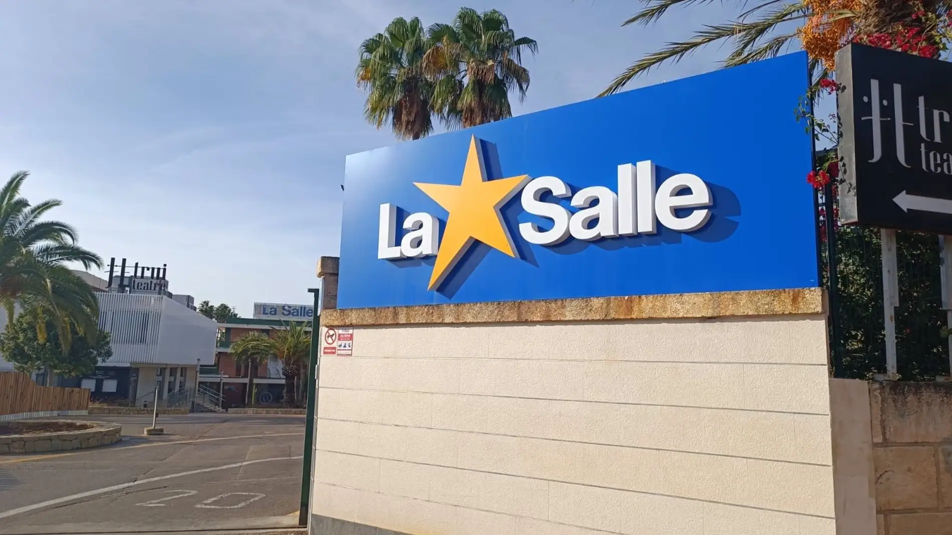 La Salle condena las amenazas a la profesora y expresa su "respeto absoluto" a los símbolos nacionales