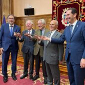 El Ayuntamiento de Palencia homenajea a los alcaldes constitucionales