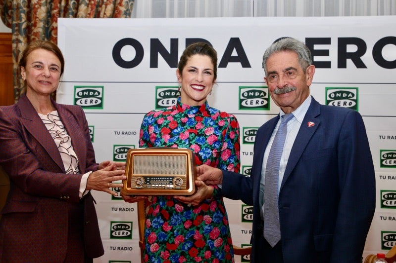 Paula Sumillera recibe el Premio Mujer Cantabria Paula Sumillera recibe el Premio Mujer Cantabria