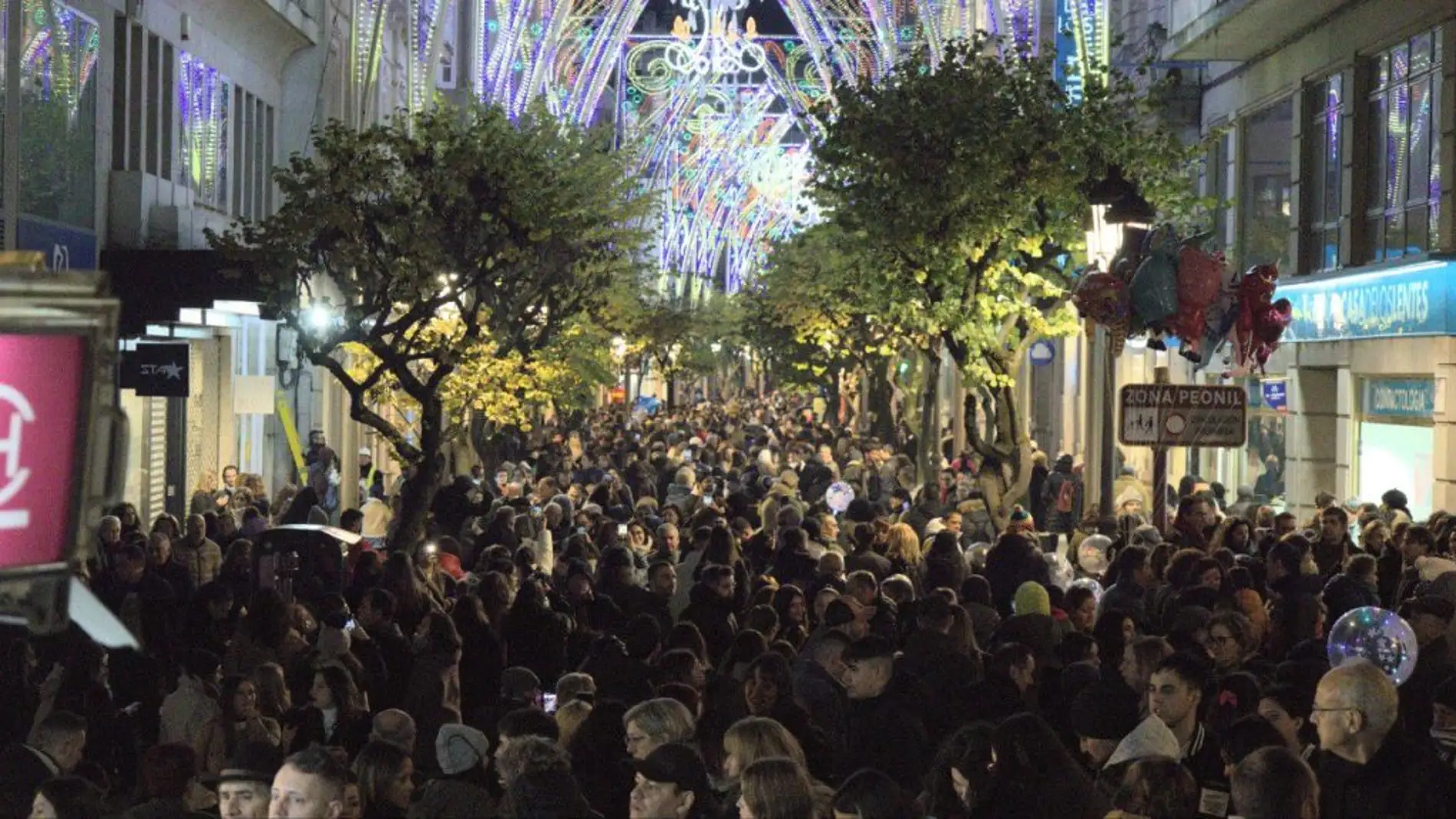 Jácome destaca que o acendido das luces foi “o acto festivo máis multitudinario na historia da cidade”