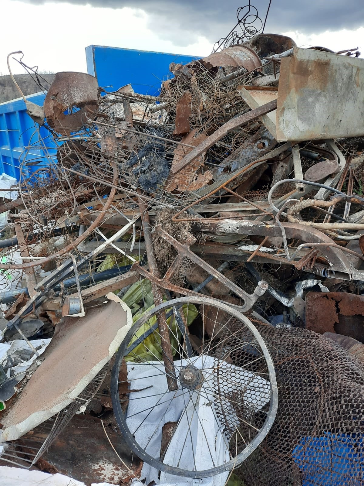 El fuego de Bejís deja al descubierto 12 toneladas de basura en Torás El fuego de Bejís deja al descubierto 12 toneladas de basura en Torás