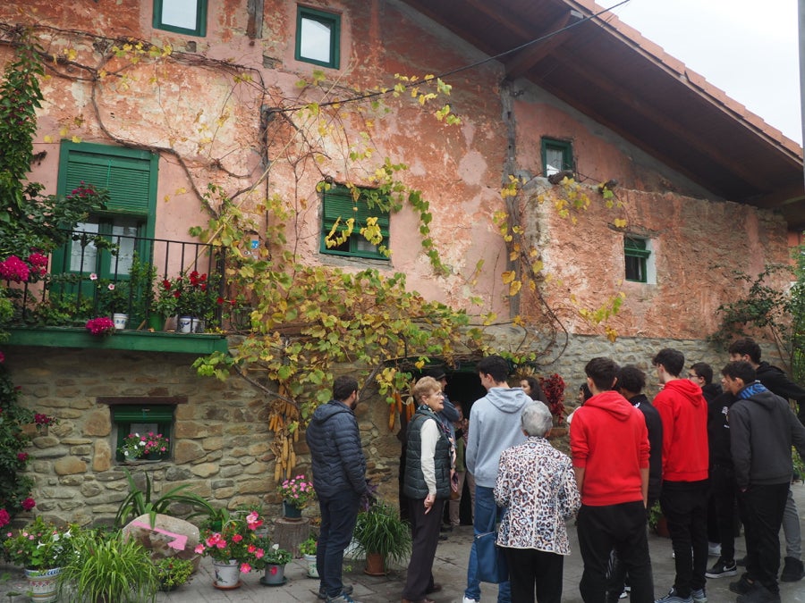 El museo de las encartaciones presenta el proyecto intergeneracional Amama influencer El museo de las encartaciones presenta el proyecto intergeneracional Amama influencer