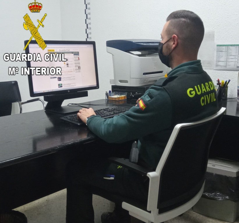 Cuatro detenidos en Almería por extorsionar a usuarios con falsos vídeos sexuales con menores Cuatro detenidos en Almería por extorsionar a usuarios con falsos vídeos sexuales con menores