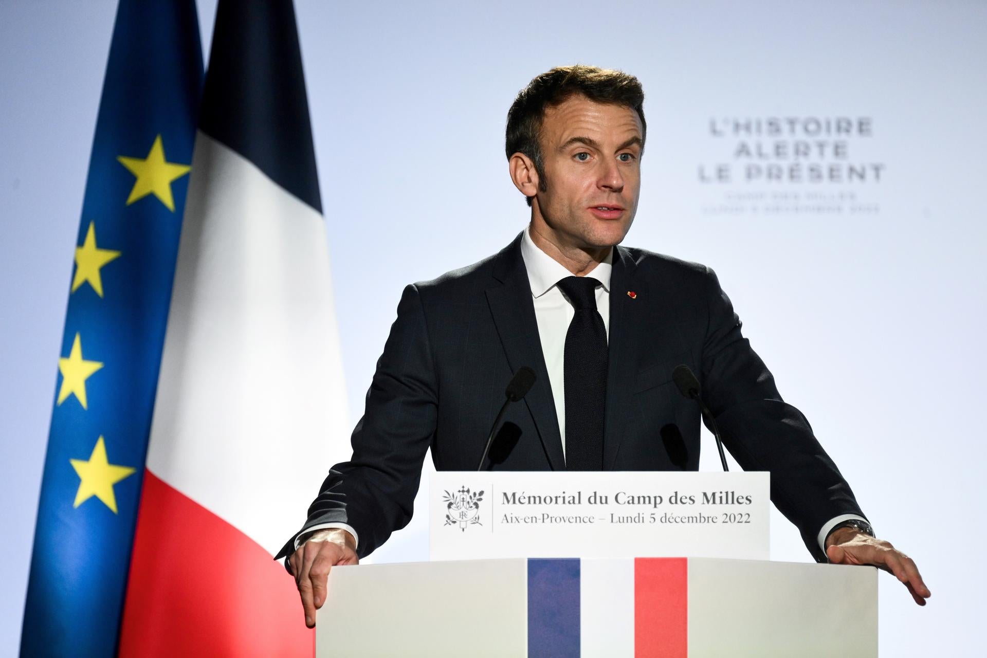 Macron presenta su reforma de las pensiones y los sindicatos anuncian batalla Macron presenta su reforma de las pensiones y los sindicatos anuncian batalla