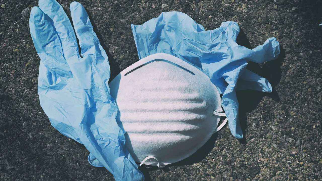 Guantes y mascarilla contra el covid
