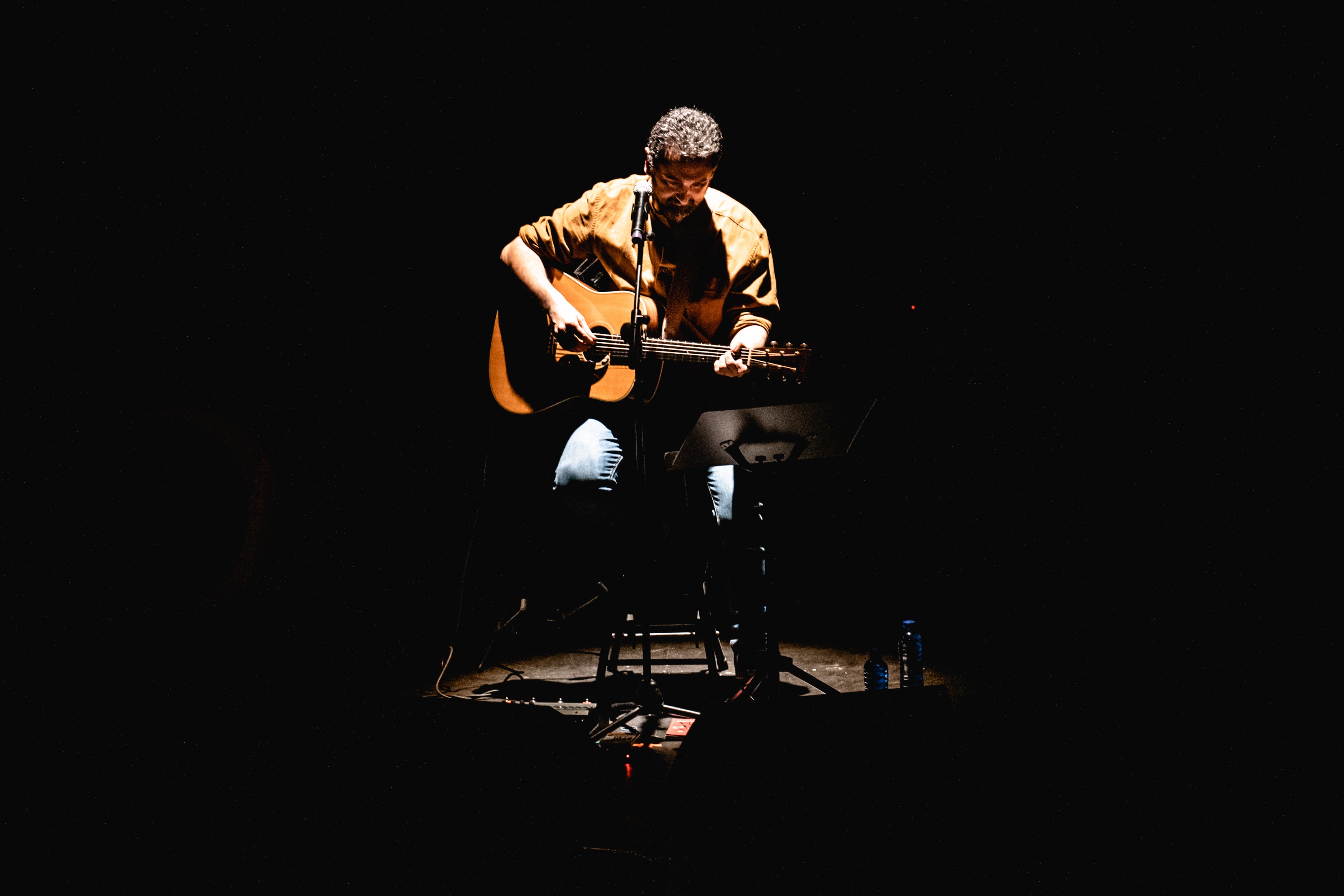 Feliu Ventura presenta 'Amics i referents' per a recordar el concert al Teatre Principal de València Feliu Ventura presenta 'Amics i referents' per a recordar el concert al Teatre Principal de València