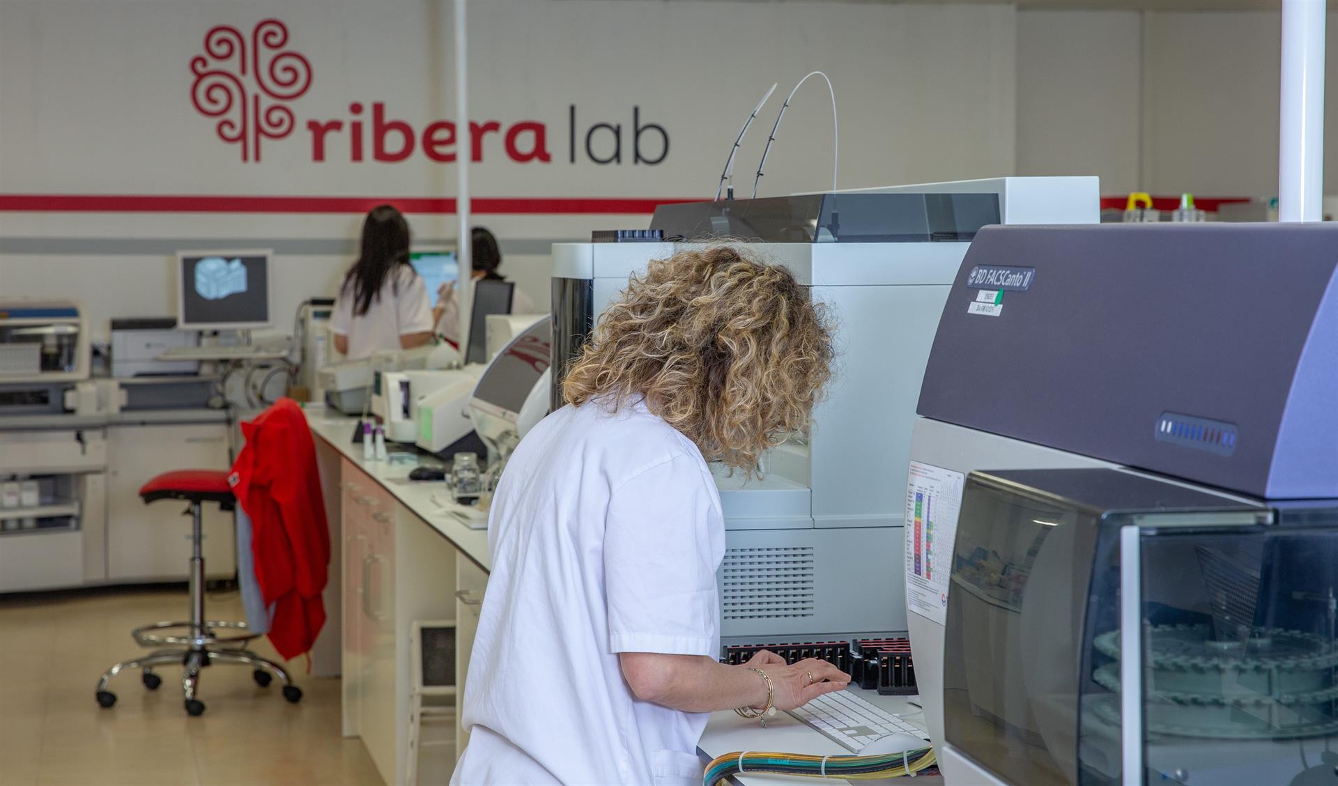 Ribera Lab del Hospital Universitario del Vinalopó de Elche duplicará a partir de enero la cifra de analíticas diarias que realiza Ribera Lab del Hospital Universitario del Vinalopó de Elche duplicará a partir de enero la cifra de analíticas diarias que realiza