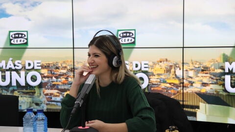Paula P&uacute;a en 'M&aacute;s de uno' con Carlos Alsina | Foto: Luc&iacute;a Noguerales