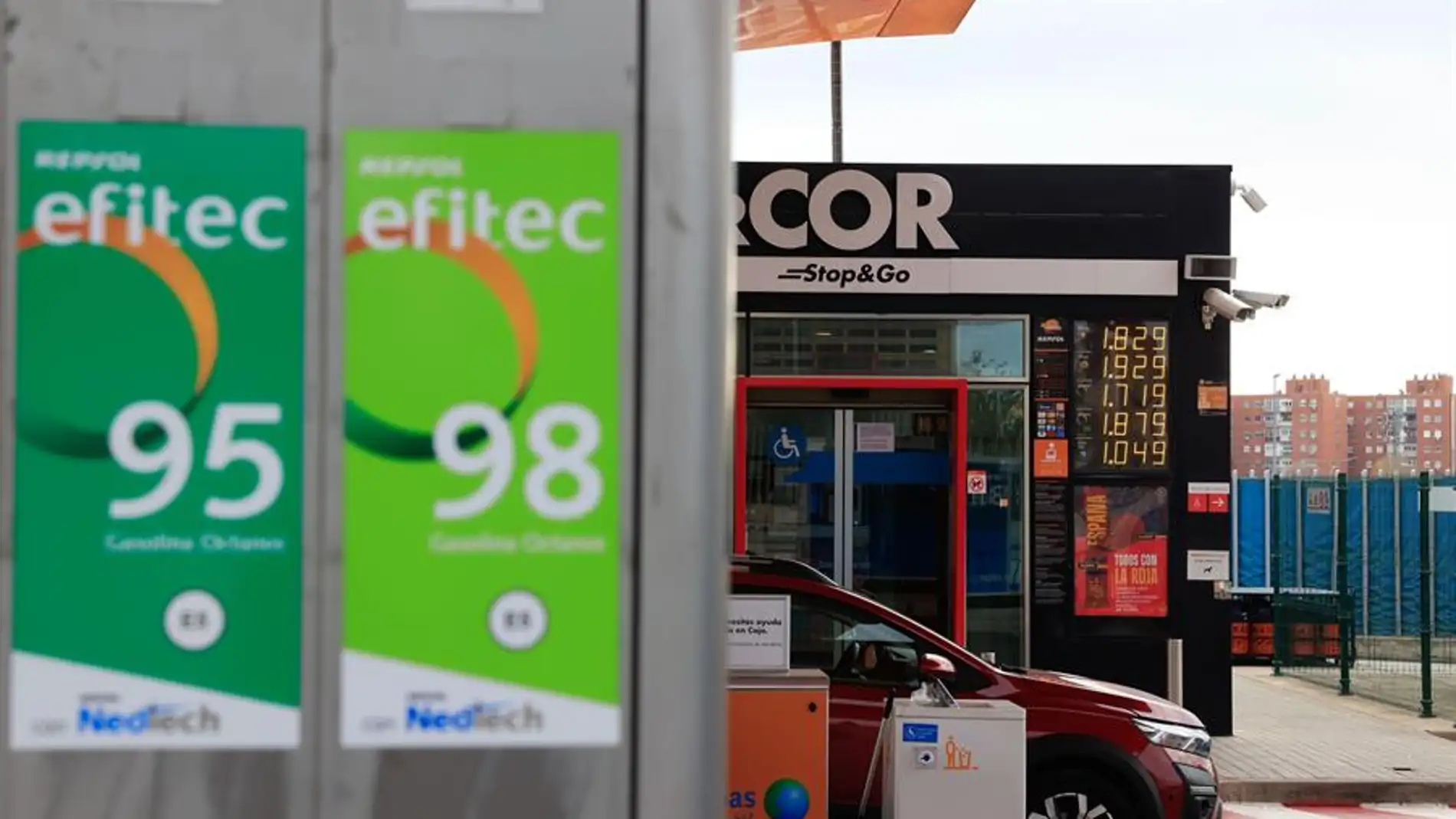 El precio de la gasolina sigue en descenso mientras continúa la duda sobre la continuidad de la bonificación