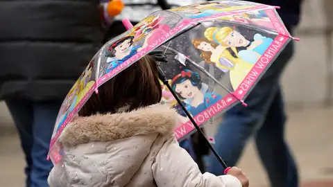 Gran parte de España está en aviso por lluvias, viento, nevadas y oleaje ante la llegada de la borrasca Efraín Gran parte de España está en aviso por lluvias, viento, nevadas y oleaje ante la llegada de la borrasca Efraín