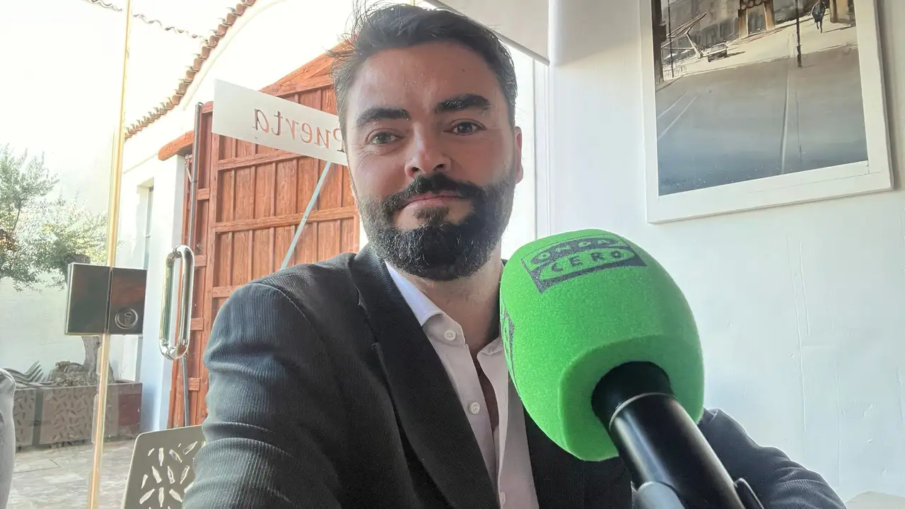 Emilio Hidalgo durante el programa especial con motivo del 40 aniversario de la emisora Emilio Hidalgo durante el programa especial con motivo del 40 aniversario de la emisora