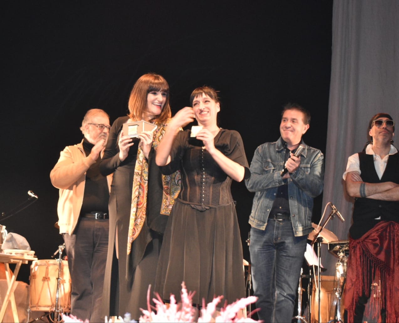 Rozalén recibe la Medalla de Honor del 40 aniversario de Cultural Albacete Rozalén recibe la Medalla de Honor del 40 aniversario de Cultural Albacete